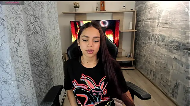 Chat +18 de CarolineFyre ao vivo
