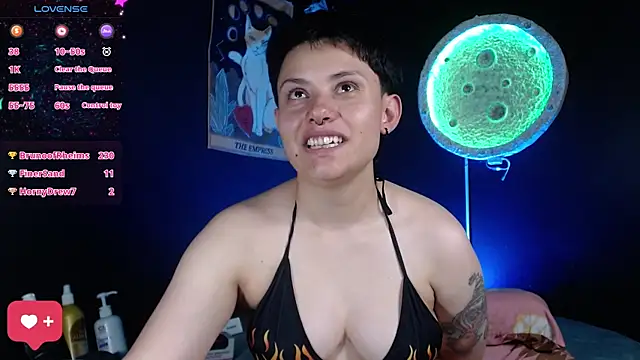 Chat +18 de girl_intense444 ao vivo