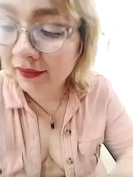 AnyaLuxx's Webcam Show