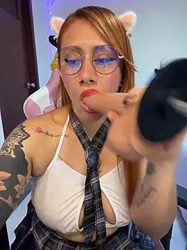 Luna_Paris_ Live XXX-chat