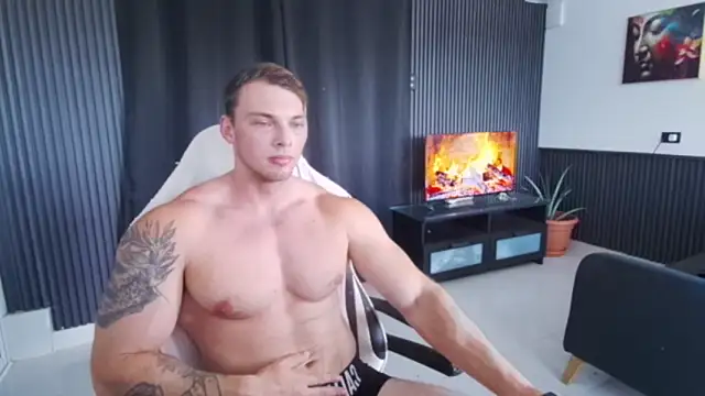 Show modela YourHotGreg na web-kameri