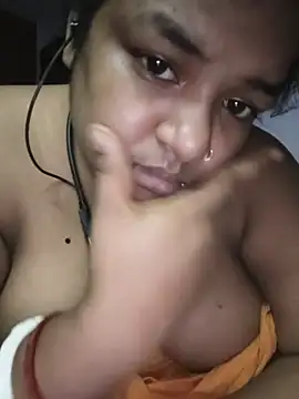 Deborbhavi222 Adlı Modelin Canlı XXX Sohbeti