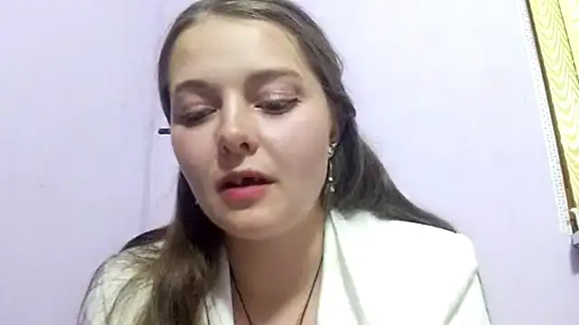 AnnieAge Adlı Modelin Canlı XXX Sohbeti
