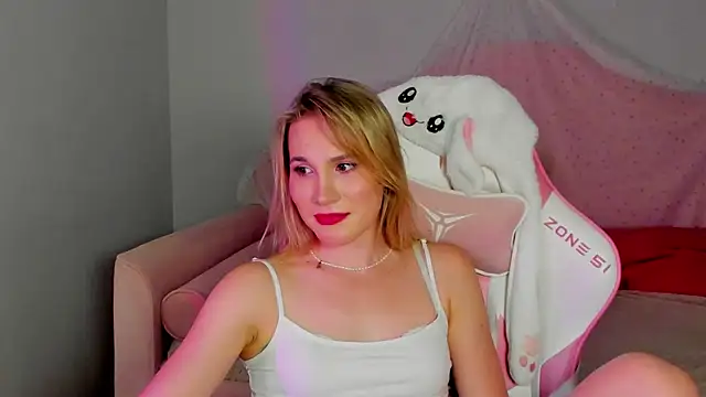 ElaraVoltage webcam show