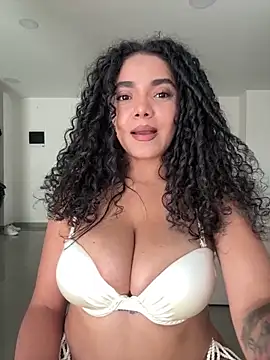 Curlyierr Chat XXX live