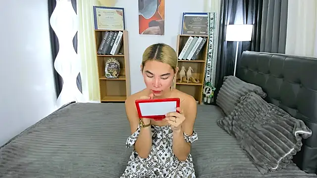 hotjessieempress Show in webcam