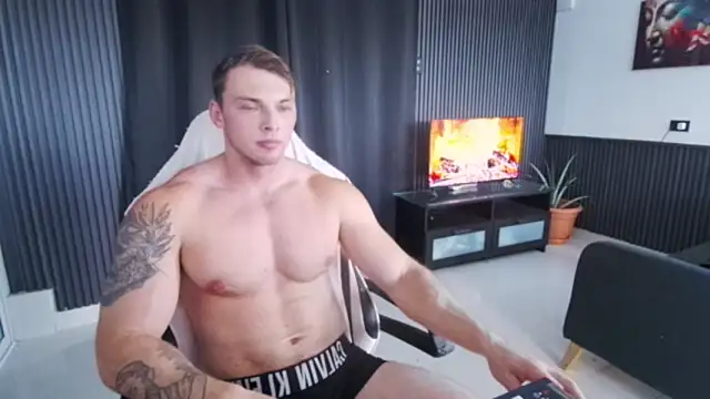 Show modela YourHotGreg na web-kameri