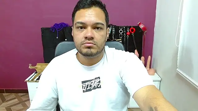 Show modela -AlejandroT- na web-kameri