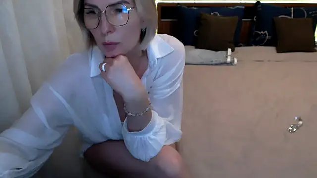 sensualEmilia live XXX chat