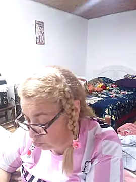 Czat XXX na żywo – momismilf544