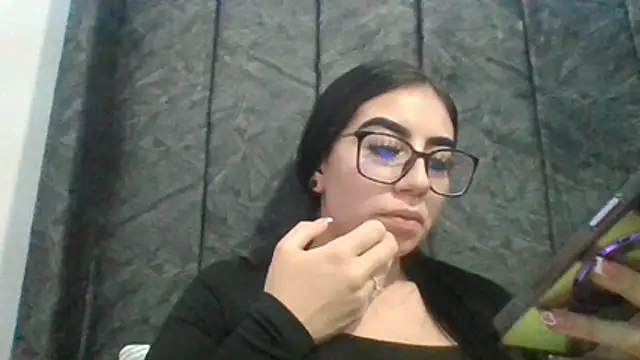 Živá chatovací místnost SCARLETT_INK_