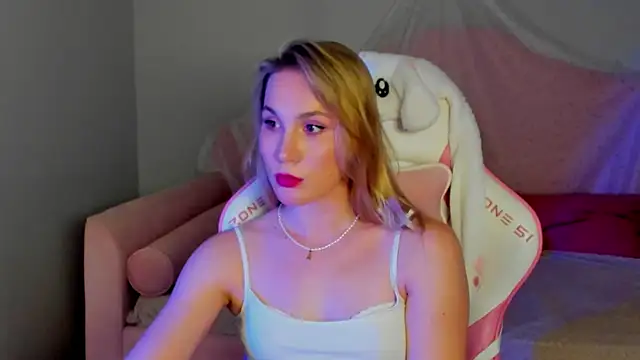 ElaraVoltage Live XXX Chat