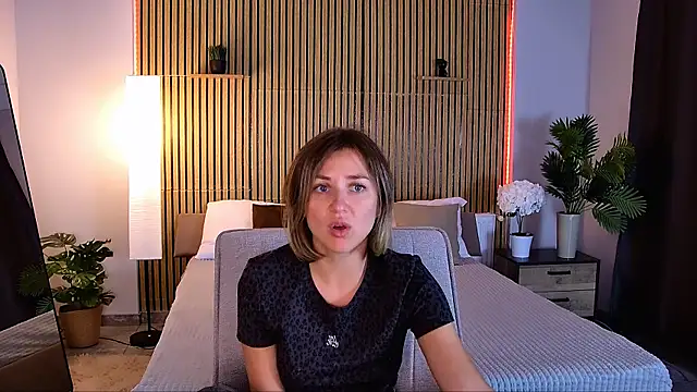 EmeraldGlow's Live XXX Chat