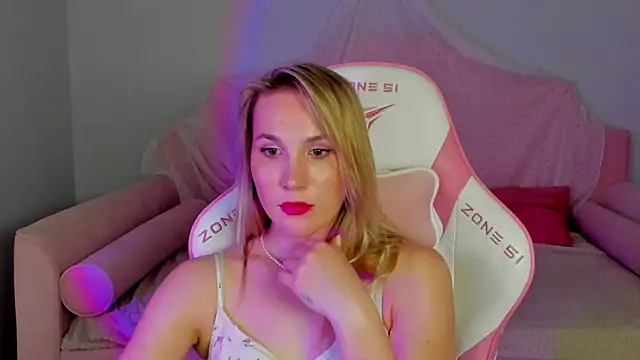 ElaraVoltage Chat XXX in diretta