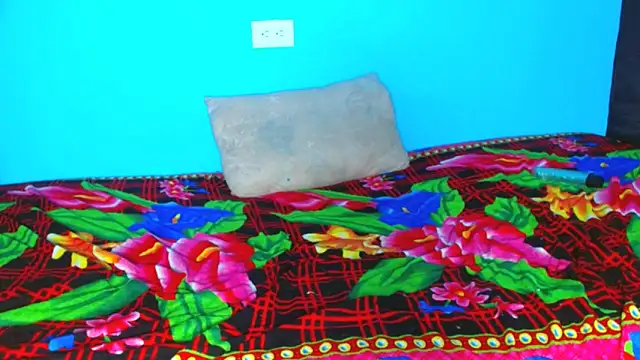 xxxsarahot250316 Adlı Modelin Canlı XXX Sohbeti