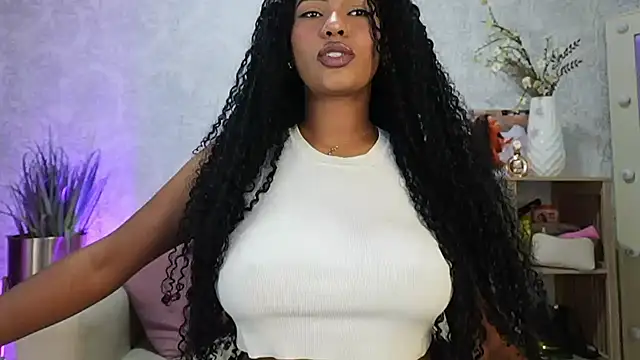 HOTBLACKANDWHITE2 Adlı Modelin Canlı XXX Sohbeti