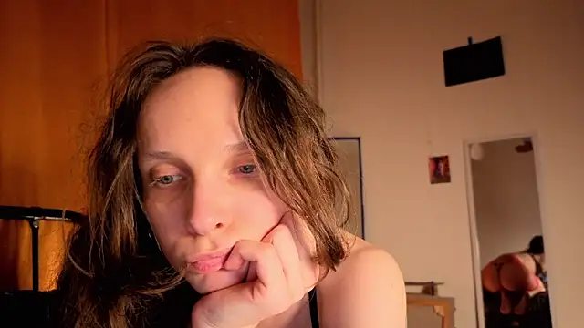 MikkyMoony live XXX chat