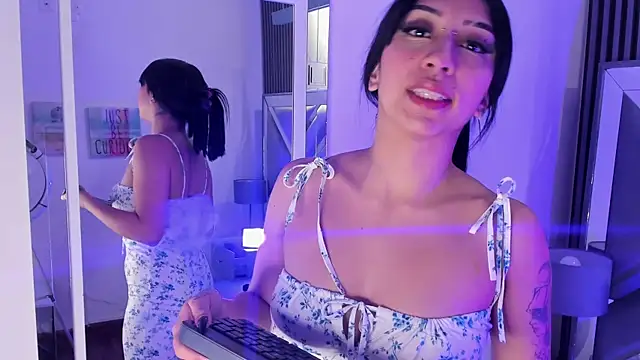 ByVanessa: вебкам-шоу
