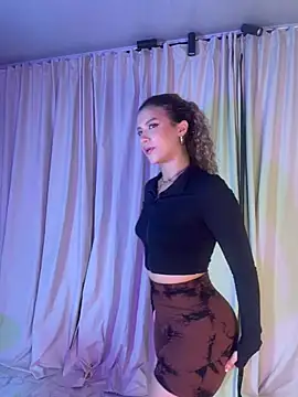 Melina-Smith Adlı Modelin Canlı XXX Sohbeti