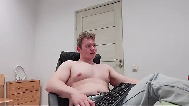 Richard_Dullas Show in webcam