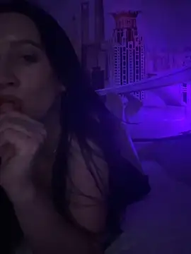 MonicaSweetx Show in webcam