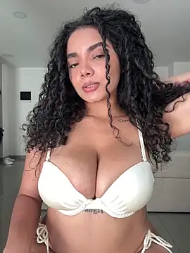 แชท XXX สดของ Curlyierr