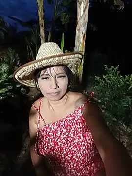 esmeralda_li Adlı Modelin Canlı XXX Sohbeti