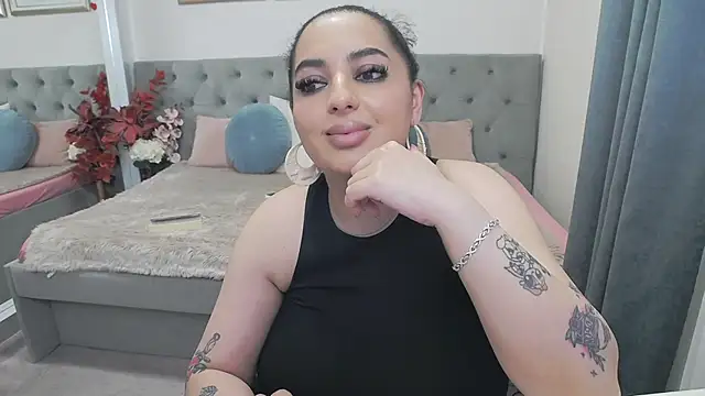 BustyAllyy élő XXX-chatje