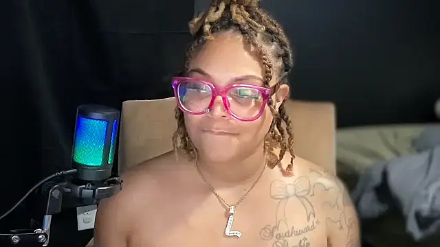 FaeAfterDark's Live XXX Chat