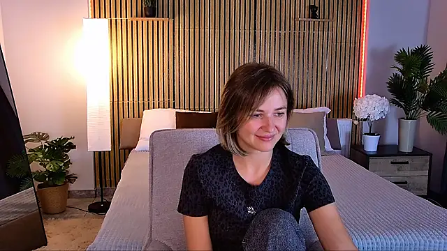 EmeraldGlow's Live XXX Chat