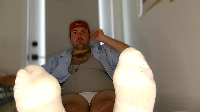 ChubbyGayBigFeet Show in webcam