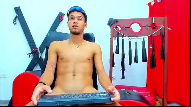 Živý XXX chat friends_lust_latin