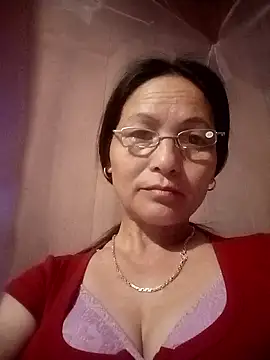 XXX chat uživo modela Cucci07