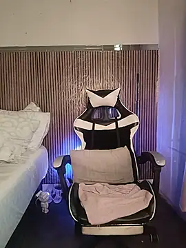 Yameil Live XXX Chat