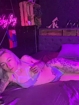 Shy-Ivy's Live XXX Chat
