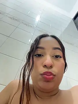 MiaCamille_ Adlı Modelin Canlı XXX Sohbeti