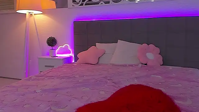 XXX chat uživo modela LuisaClover