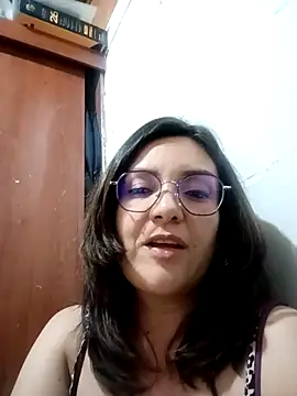 princessbella93 Adlı Modelin Canlı Sohbet Odası