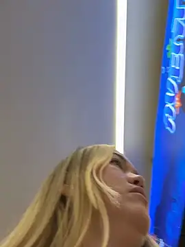 Danielavegax: διαδικτυακό σόου στην κάμερα
