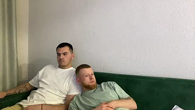 Adam_ice: διαδικτυακό σόου στην κάμερα