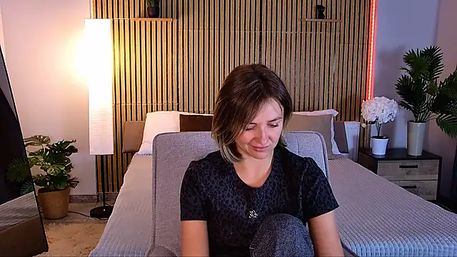 EmeraldGlow's Live XXX Chat