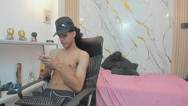 Zayn_Fox32 Live XXX-Chat