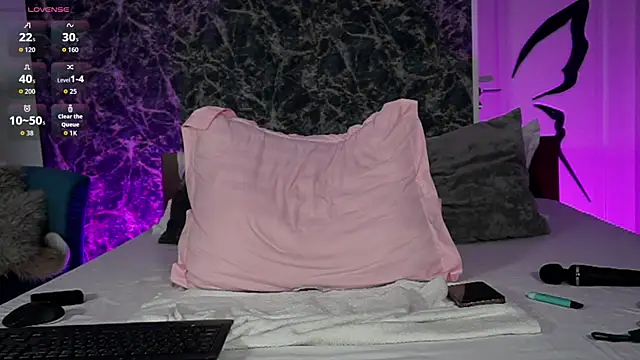 BrianaGolddenn's Live XXX Chat