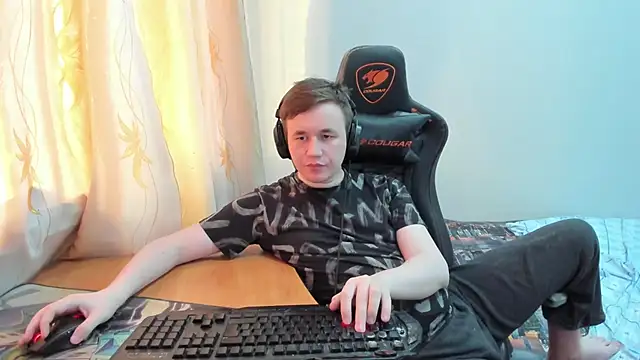 Pokazy przed kamerką – iliaskrislove