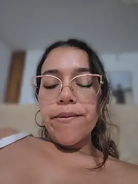 XXX chat uživo modela Andrea-Queen