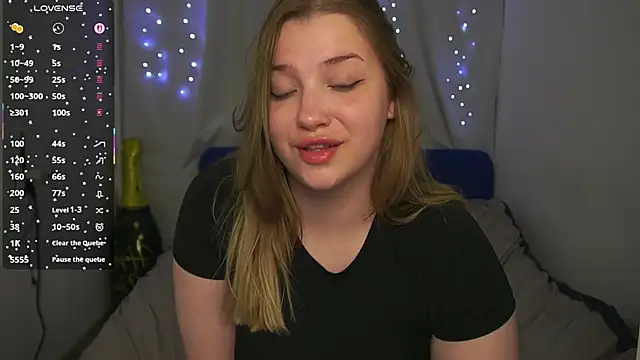 CuteSharloti live XXX chat