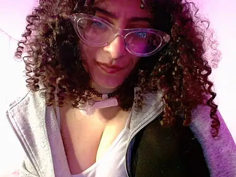 L_u_l_u_heav3n's Live XXX Chat
