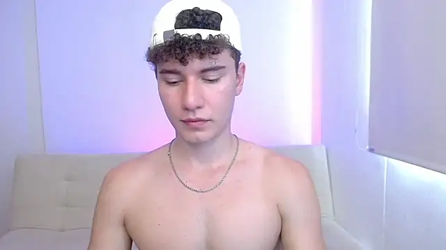 adrian_morelly's Live Chat Room
