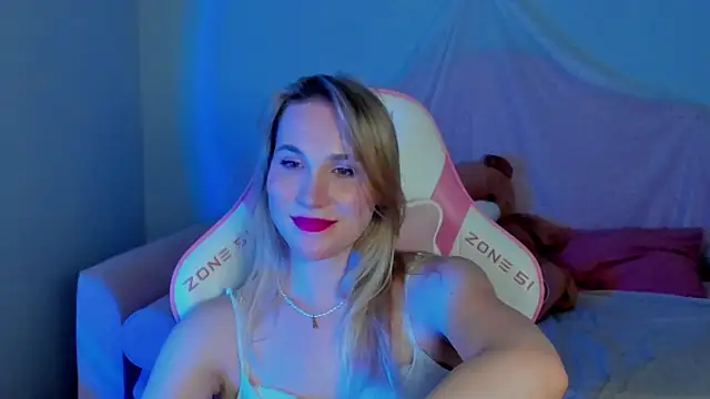 Chat +18 de ElaraVoltage ao vivo