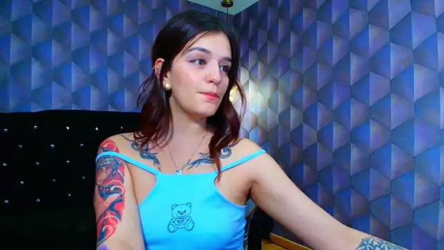 Chatroom XXX en direct de LiaHarryis